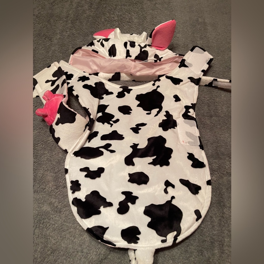 New never worn Cow dog costume medium body X-Large head size